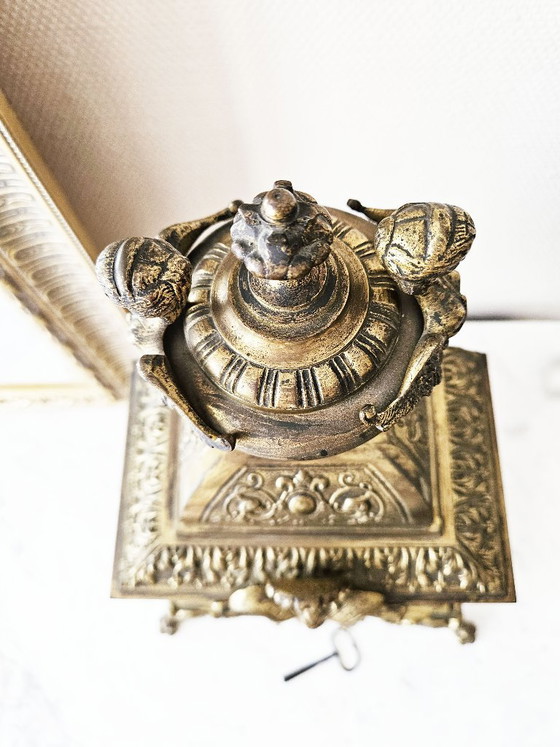 Image 1 of Grote Napoleon III-klok uit de 19e eeuw, 45 cm, 8 kg, brons en tin, met leeuwen en bustes, compleet met sleutel