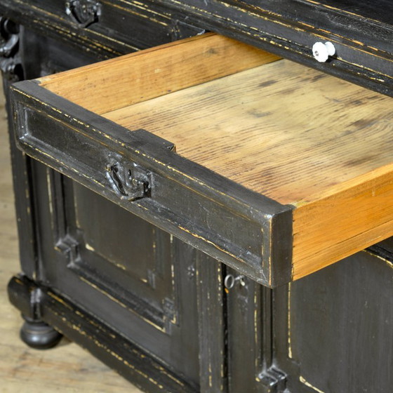 Image 1 of Groot zwart grenen dressoir, jaren 1900