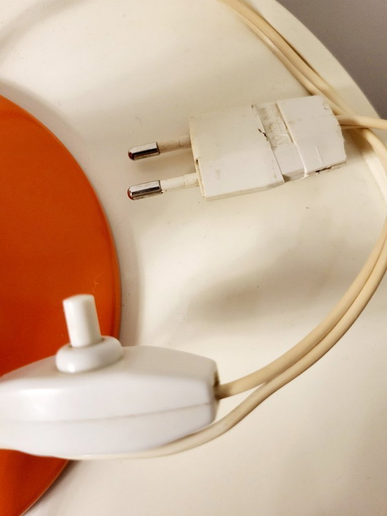 Image 1 of Lampada da tavolo vintage in stile spaziale degli anni '60 con paralume in vetro e base in metallo arancione