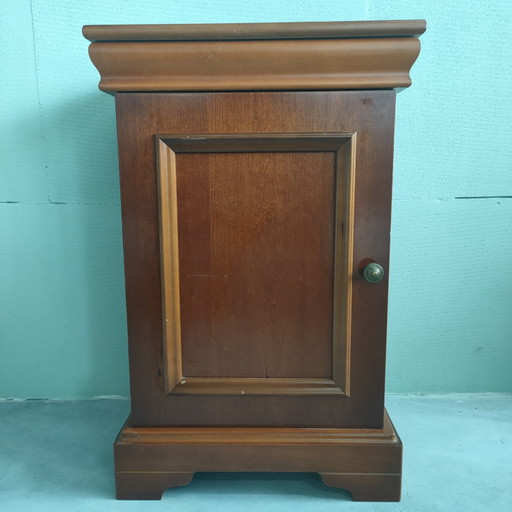 Mesilla de noche clásica de madera vintage (pesada)