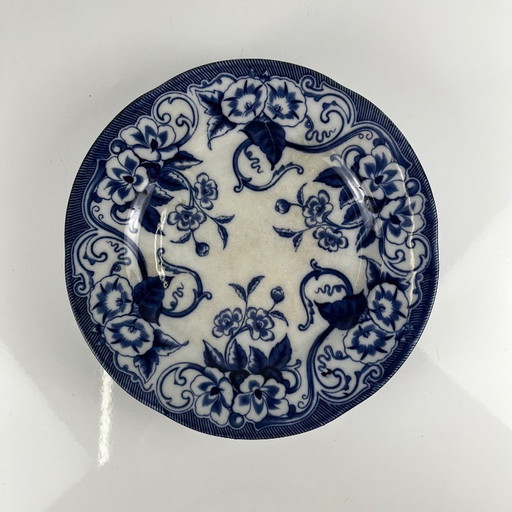 Ironstone Plate on Pedestal « Flora » – Creil et Montereau, 19th Century, Blue