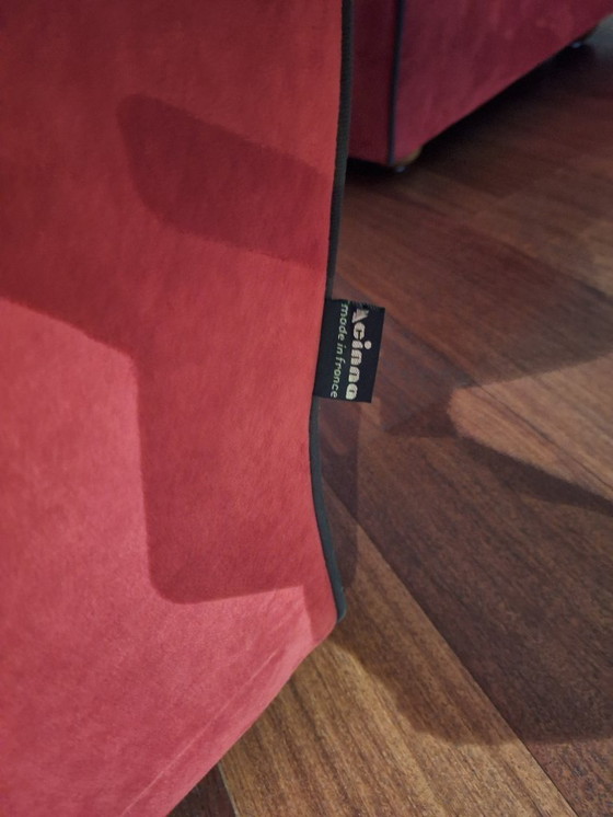 Image 1 of prachtige design zitgroep van Cinna (Frans meubelmerk) met tweezitsbank, ruime fauteuil,bijpassende poef in opvallende rode stof