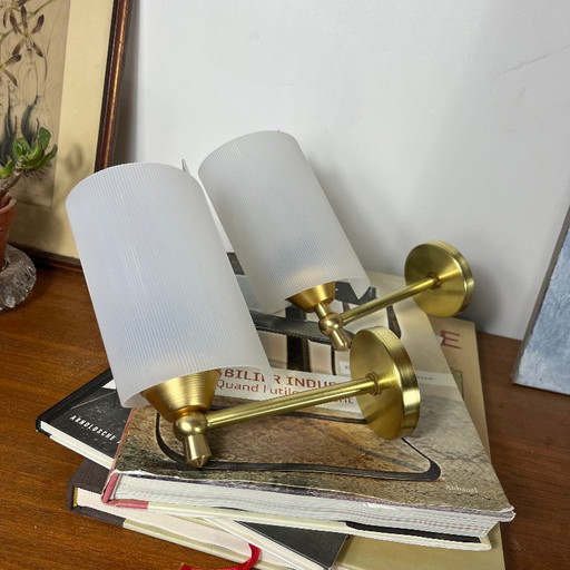 Paar Vintage Wandleuchten aus Plexiglas, Kunststoff und Messing