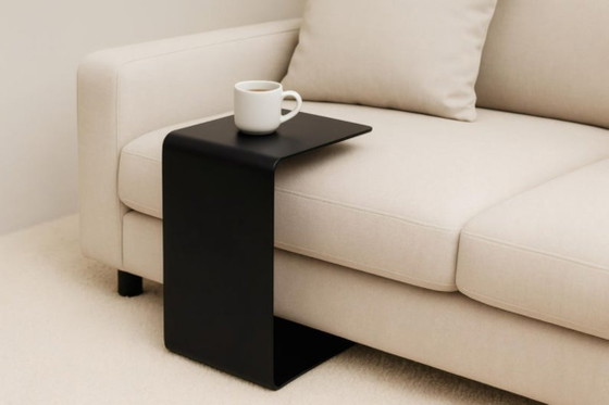 Image 1 of Minimalistischer C-förmiger Beistelltisch aus Stahl – Moderner Sofatisch