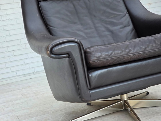 Image 1 of Deense draaibare fauteuil met hoge rugleuning uit de jaren 60 van Aage Christensen, meubelleer