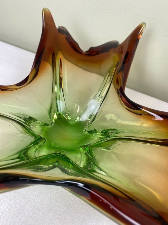 Große skulpturale Schale aus mundgeblasenem Glas – Dekorative Objekte (photo 6 of 10)