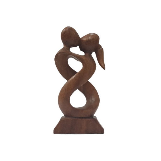 Image 1 of Sculpture en bois représentant un couple amoureux enlacé