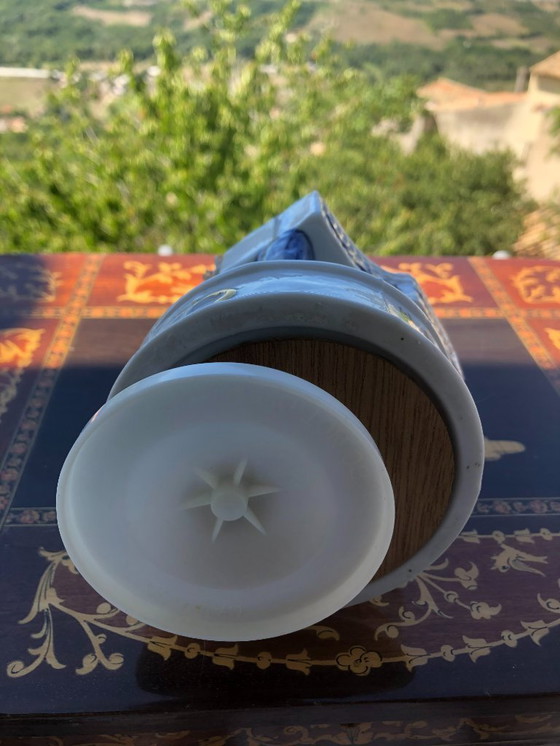 Image 1 of Musical statue in porcelain, Mozart at the piano, in the roccocco Capodimonte style