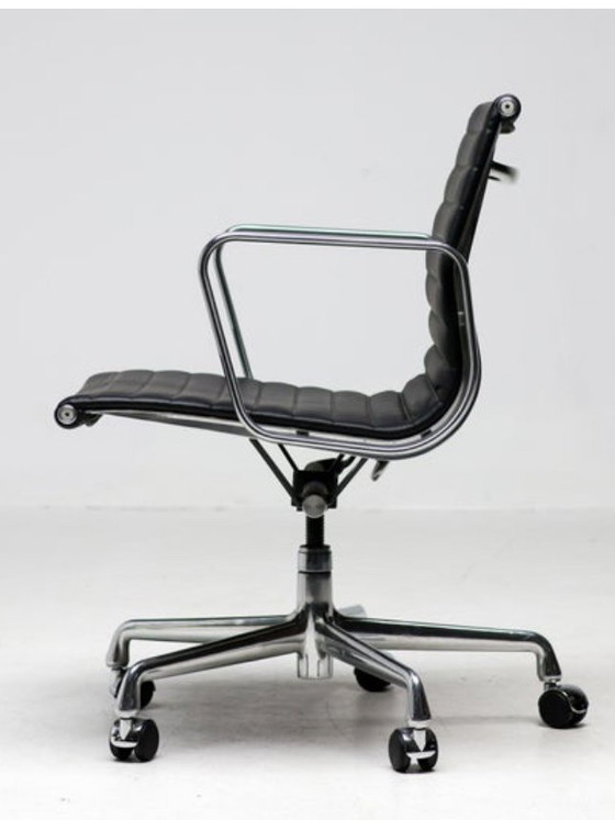 Image 1 of Herman Miller EA117 (USA EA335)