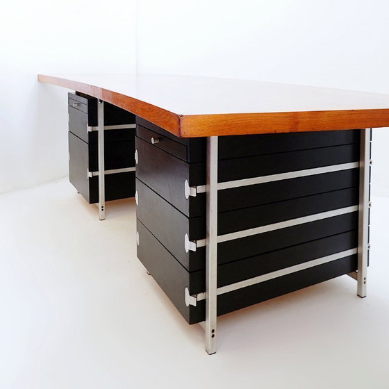 Image 1 of Escritorio compuesto por pedestales de madera de Bergwood y tablero con chapa de madera Boomerang - década de 1970