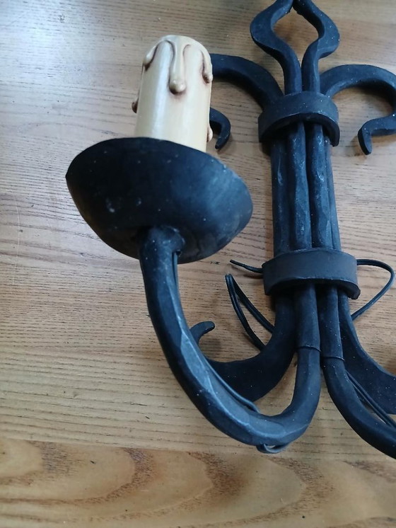 Image 1 of Prachtig paar Franse Castle Lily smeedijzeren wandlampen