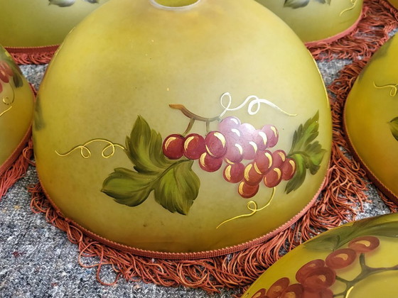 Image 1 of SET DI 10 PARALUMI VINTAGE ANNI '60 IN PASTA DI VETRO CON DECORAZIONE A FORMA DI UVA, BRASSERIE PARIS