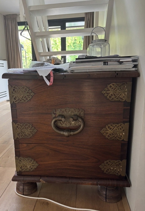 Image 1 of Coffre antique unique