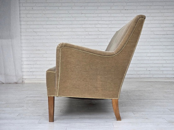 Image 1 of Divano danese a 4 posti, anni '60, in velluto verde chiaro originale.