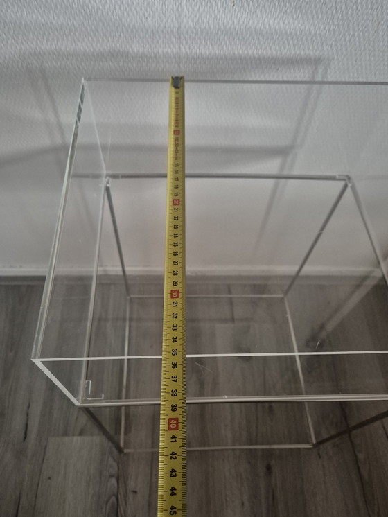 Image 1 of Table d'appoint moderne en plexiglas et aluminium