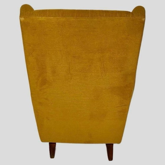 Image 1 of Conjunto de 3 sofás y sillones de terciopelo mostaza de mediados de siglo de ISA Bergamo, Italia.