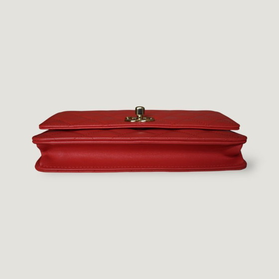 Image 1 of PORTEFEUILLE CHANEL À CHAÎNE TENDANCE