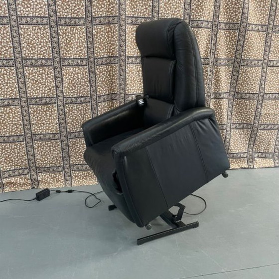 Image 1 of Sillón elevador de cuero negro