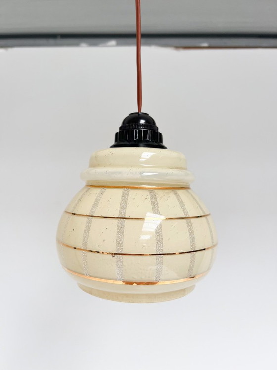 Ensemble de 2 lampes de plafond vintage à liserés dorés, années 1960 – Suspensions, Glass (photo 3 of 11)