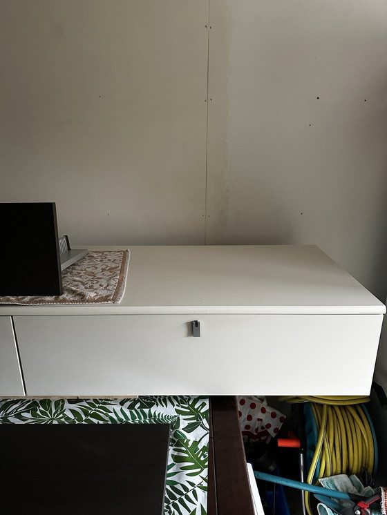 Image 1 of Interstar TV-Wandschrank in Cremeweiß und Dunkelbraun