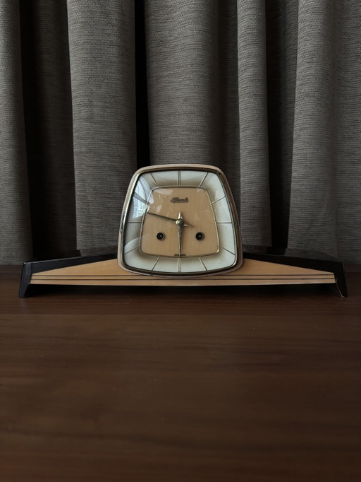 Hermle Mantelklok - Tischuhr im Mid-Century-Design der 1950er Jahre – klokken, Wood, Brass