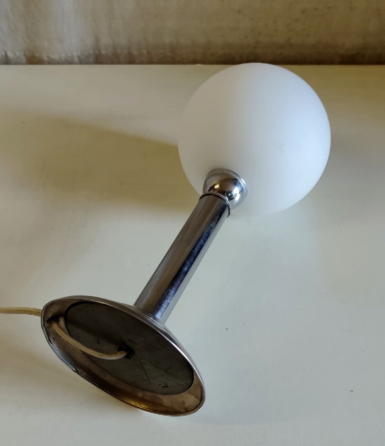 Lampada da tavolo Bauhaus in metallo e globo in vetro opalino - anni '30/'40 – Lampade da tavolo, Glass (photo 7 of 8)