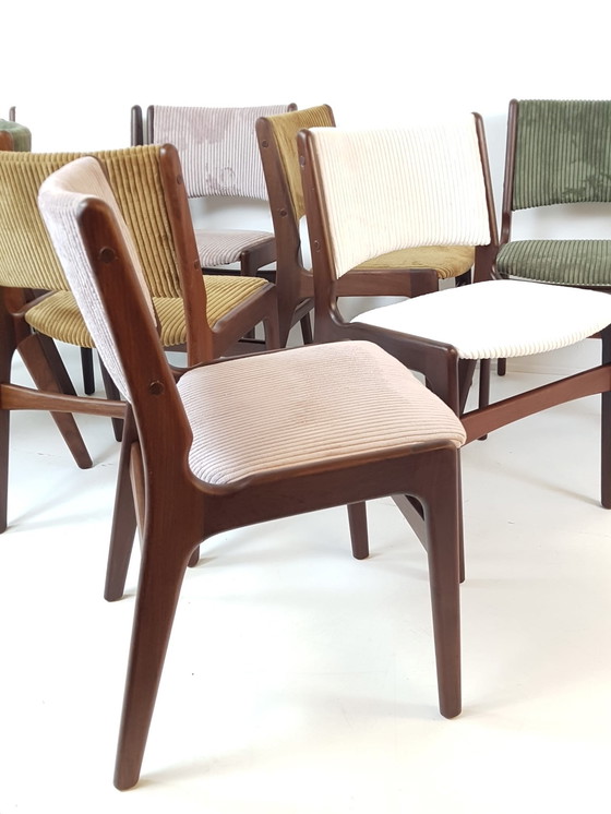 Image 1 of 8 sedie da tavolo da pranzo modello 89 di Erik Buch, in teak, appena rivestite
