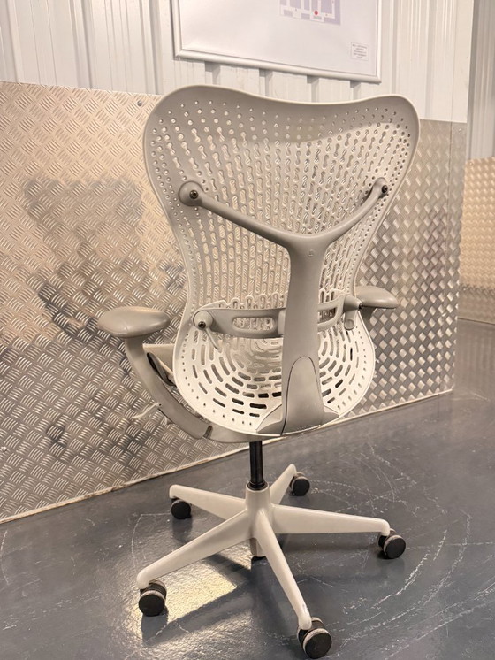Image 1 of Herman Miller Mirra Bureautoel