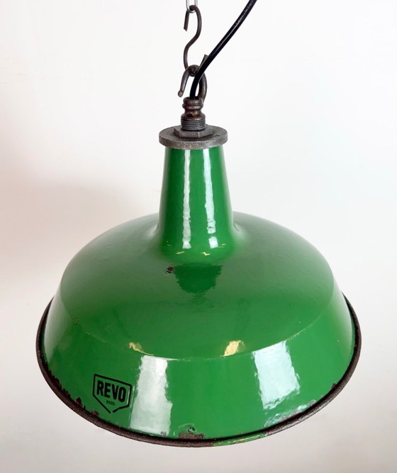 Image 1 of Industriële groene emaille hanglamp van Revo, jaren 1950.