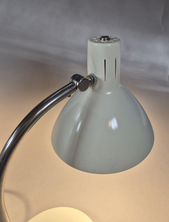 Twee metalen tafellampen, lichtgrijs, Hala, Metaal, Chroom, Vintage (foto 6 van 10)