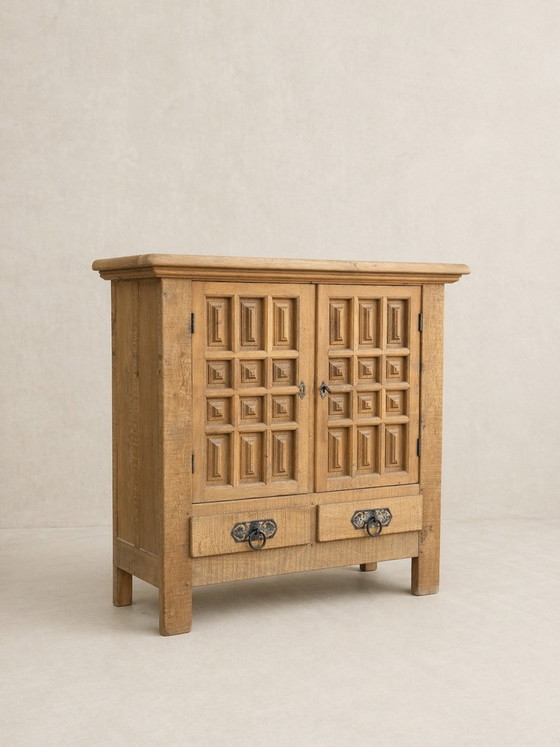 Image 1 of Massief eikenhouten kast – Spaans brutalistisch design, jaren 60