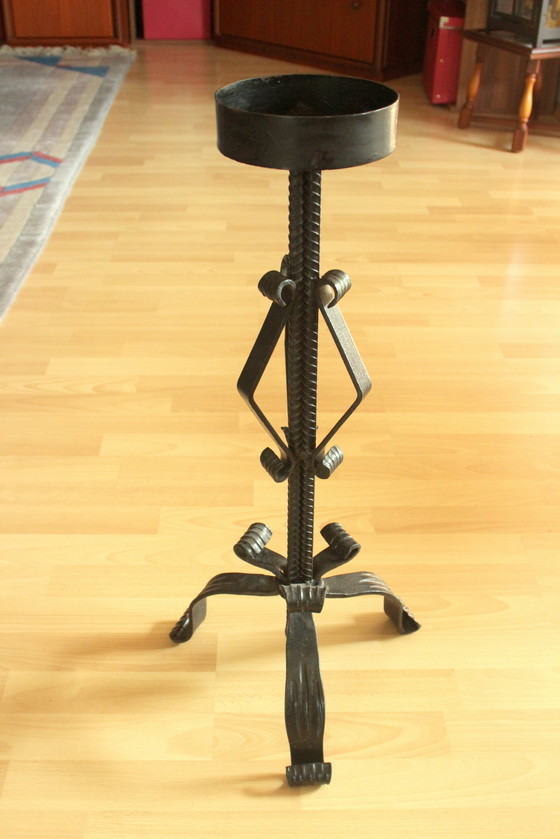 Image 1 of Zware handgemaakte kandelaar van smeedijzer voor grote kaarsen