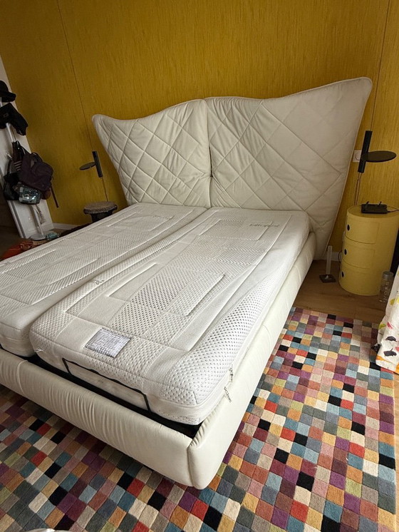 Image 1 of Poltrona Frau “Lelit” in pelle bianca, reti e materassi Lattoflex