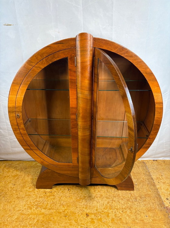 Vintage Art Deco Globe Vitrinekast | Gevlamd Notenhout | Circa 1930 Een werkelijk uitzonderlijke Art Deco (photo 3 of 11)