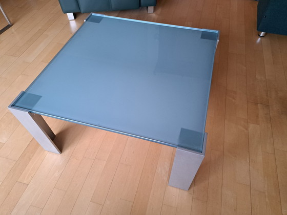Image 1 of Tavolino da caffè in vetro con gambe in alluminio
