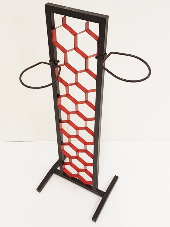 Image 1 of Vintage plantenstandaard/pottenhouder/plantenbak van zwart en rood metaal uit de jaren 60