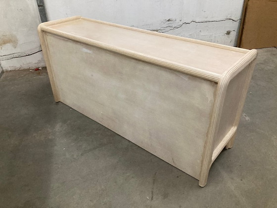 Image 1 of Wit geverfd dressoir van geweven rotan/bamboe, '70