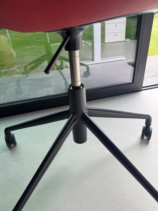Hay About a Chair - wheels/gas lift/black base