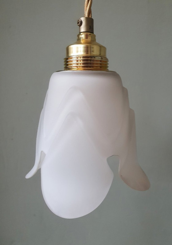 Image 1 of White glass Art Deco lampshade. White frosted glass with a beautiful floral design.