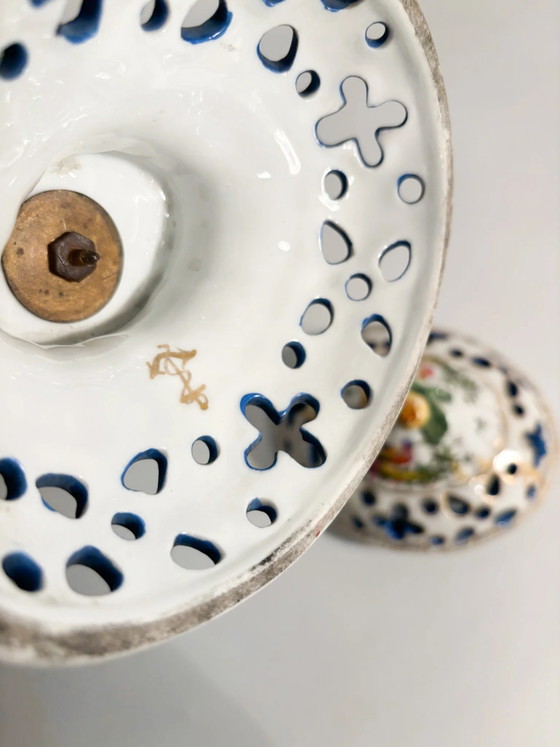 Vase brûleur à parfum en porcelaine française peinte à la main, années 1920 – Objets déco (photo 18 of 19)