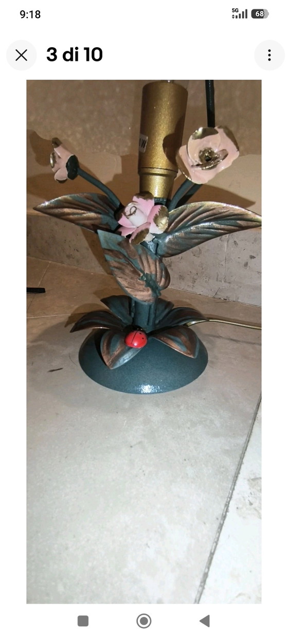 Lámpara de hierro antigua forjada por un maestro herrero. Altura: 28 cm, Ancho: 15 cm. Adorno de flores de (photo 3 of 10)