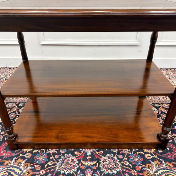 Table d'appoint anglaise classique avec plateau en cuir marron – Tables d'appoint, Bois (photo 5 of 9)