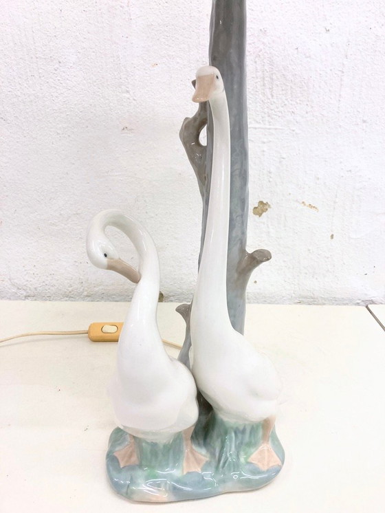 Image 1 of Lampada da tavolo scultorea in porcellana 2 cigni design Fulgencio Garcia per NAO