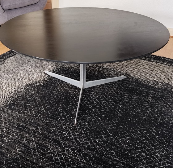 Image 1 of Arne Jacobsen for Fritz Hansen RARE 3-Arm Black - Model 3513 / coffee table (1958/60) Ø 110 cm