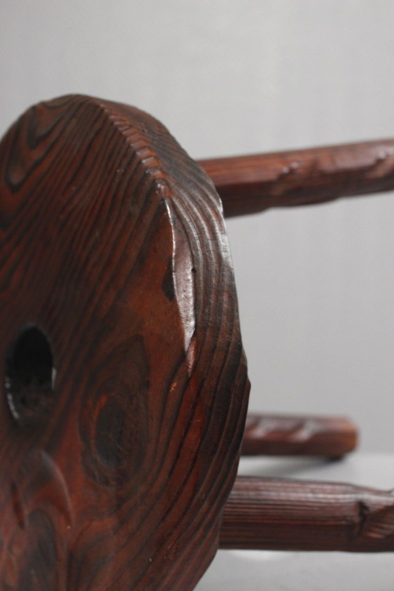 Image 1 of Modernistischer Dreibeinhocker, gebeiztes Kiefernholz, volkstümliches Design, 1950er Jahre