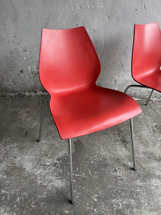 Image 1 of Paire de chaises "Maui" rouges Chaises par Vico Magistretti pour Kartell - Italian Design