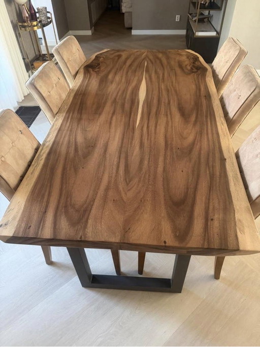 SUAR Esstisch aus laminiertem Baumstamm