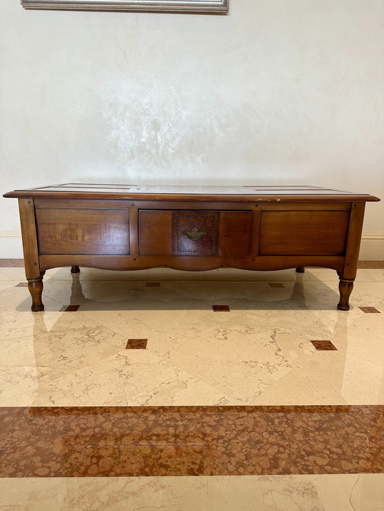 Image 1 of Mesa baja rectangular de madera maciza