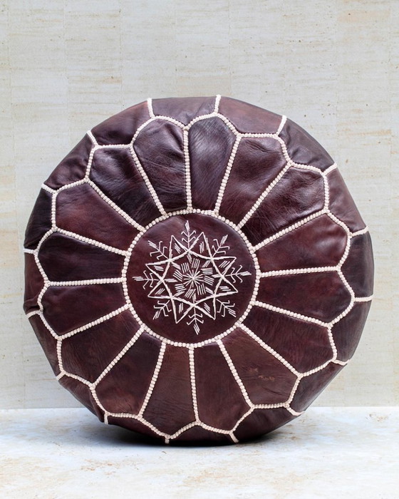 Image 1 of Pouf marocchino in pelle, realizzato a mano.