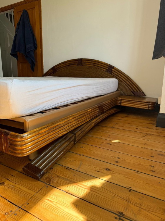 Letto matrimoniale in rattan marrone con testiera e comodini integrati, Roche Bobois, Letti matrimoniali, Bambù (foto 3 di 6)